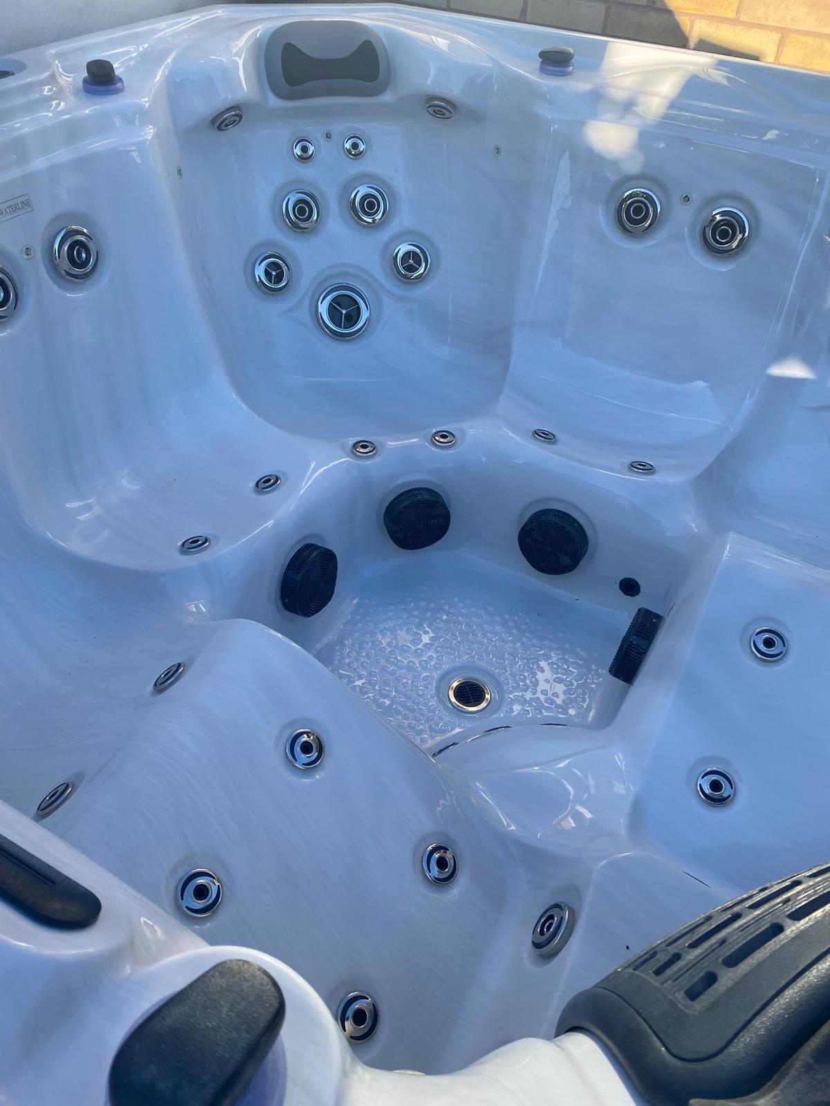 Platinum Kenya 5 Person 3 Seater 2 Lounger Hot Tub - Wild Water Spas