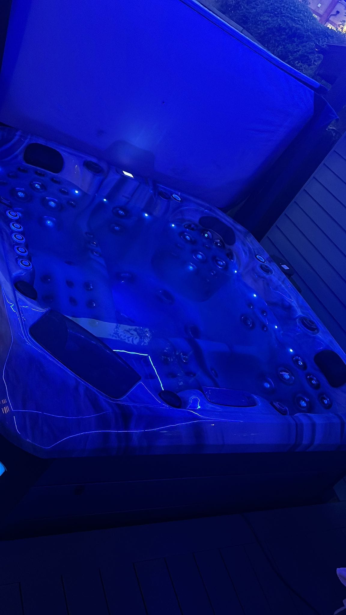 Platinum Spas Barcelona 5 Person 3 Seater 2 Lounger Hot Tub + 5KW Air Source Heat Pump - Image 5