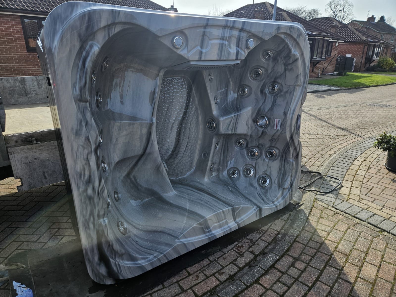 New Cuba Aurora 5 Person All Seater Hot Tub - Image 4