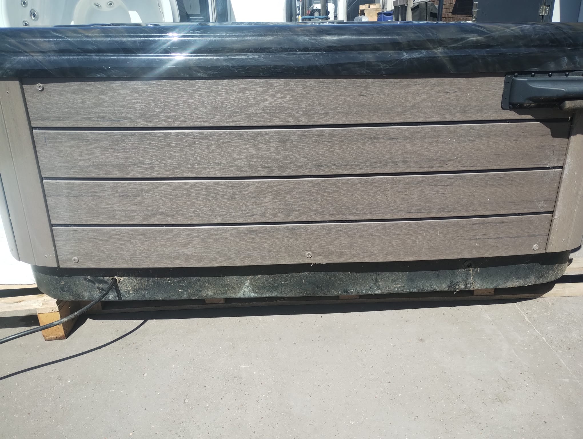 Crystal Shore 6 Person 5 Seater 1 Lounger Hot Tub - Image 6