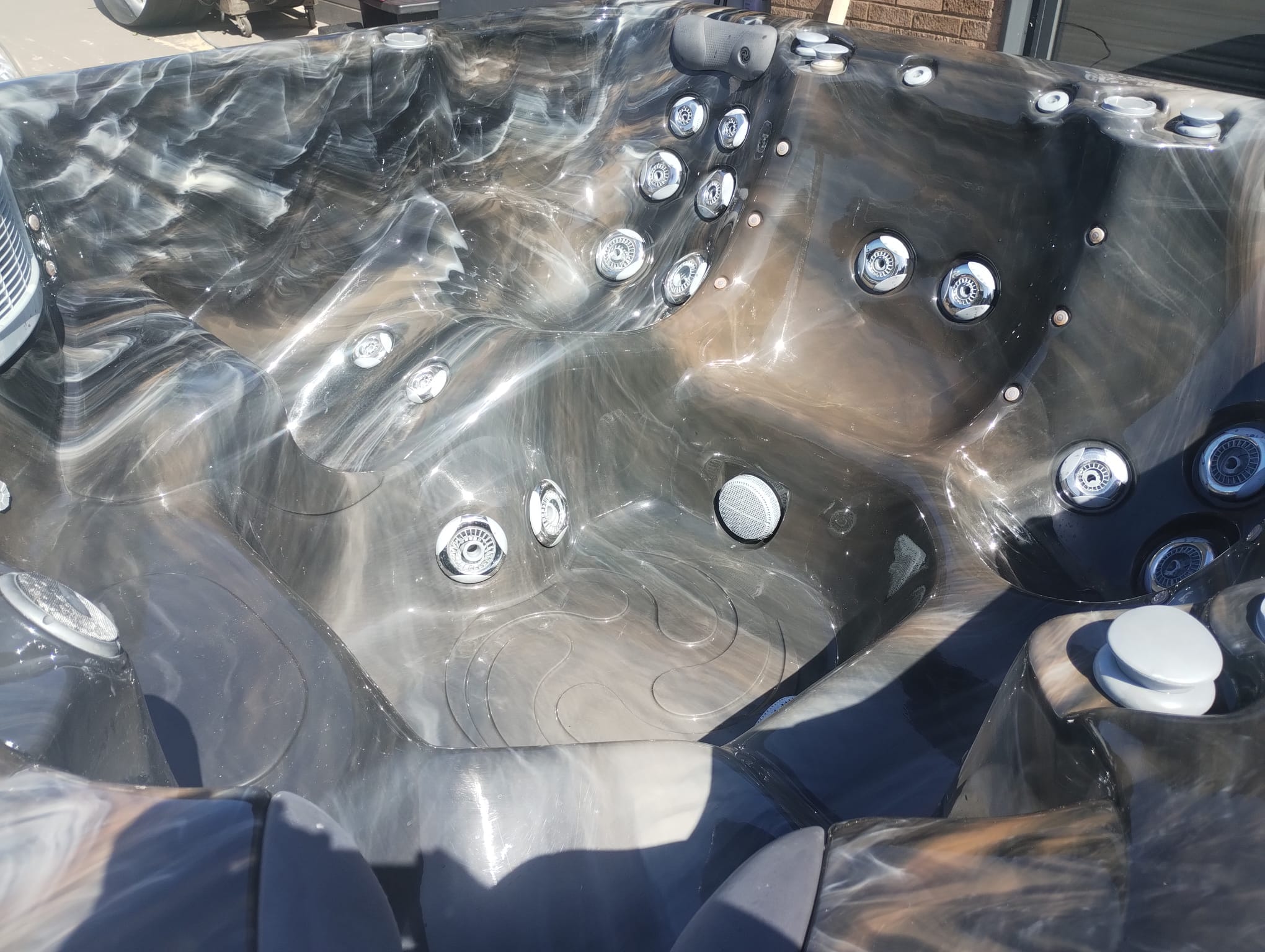Crystal Shore 6 Person 5 Seater 1 Lounger Hot Tub - Image 13