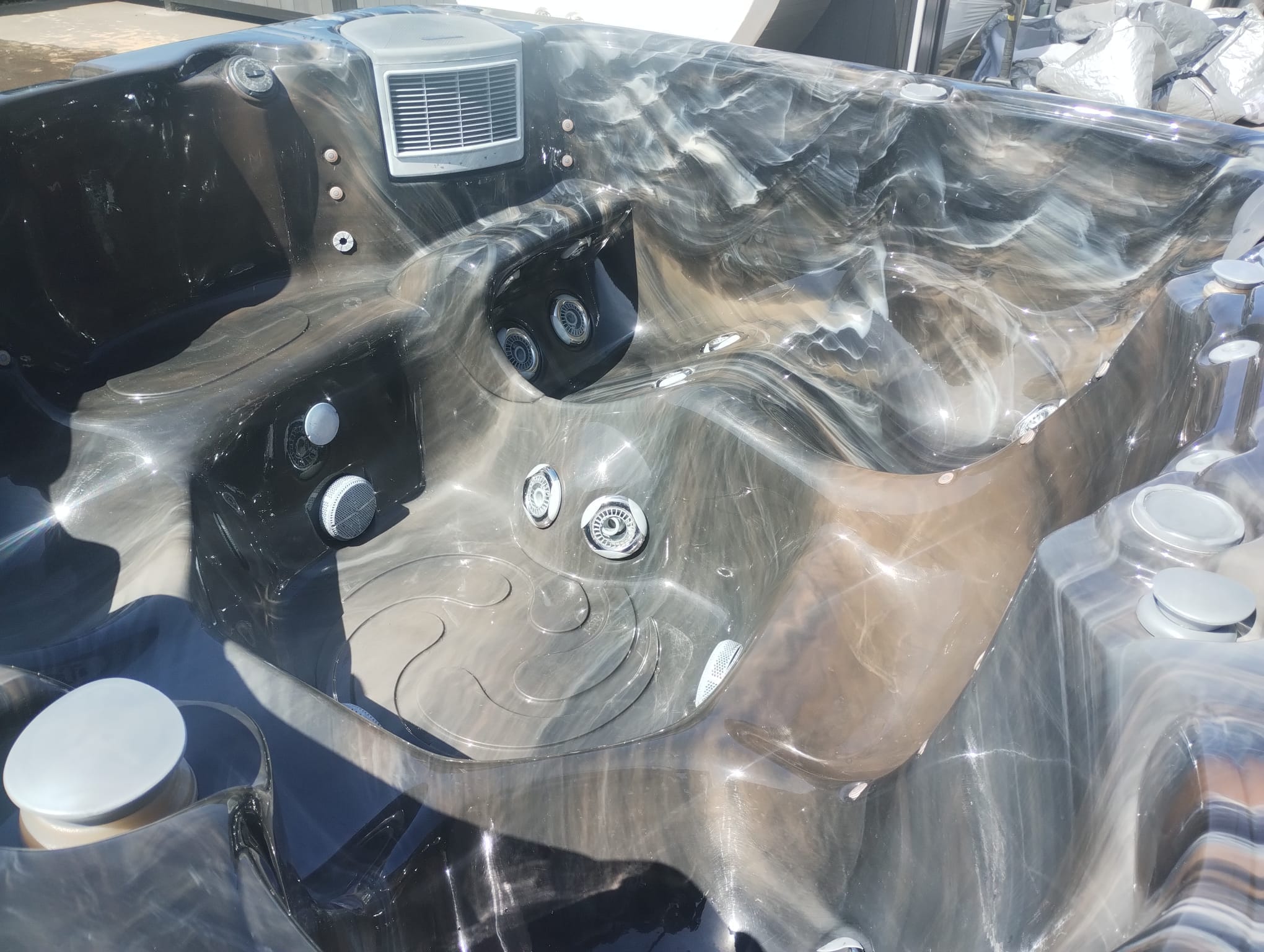 Crystal Shore 6 Person 5 Seater 1 Lounger Hot Tub - Image 15