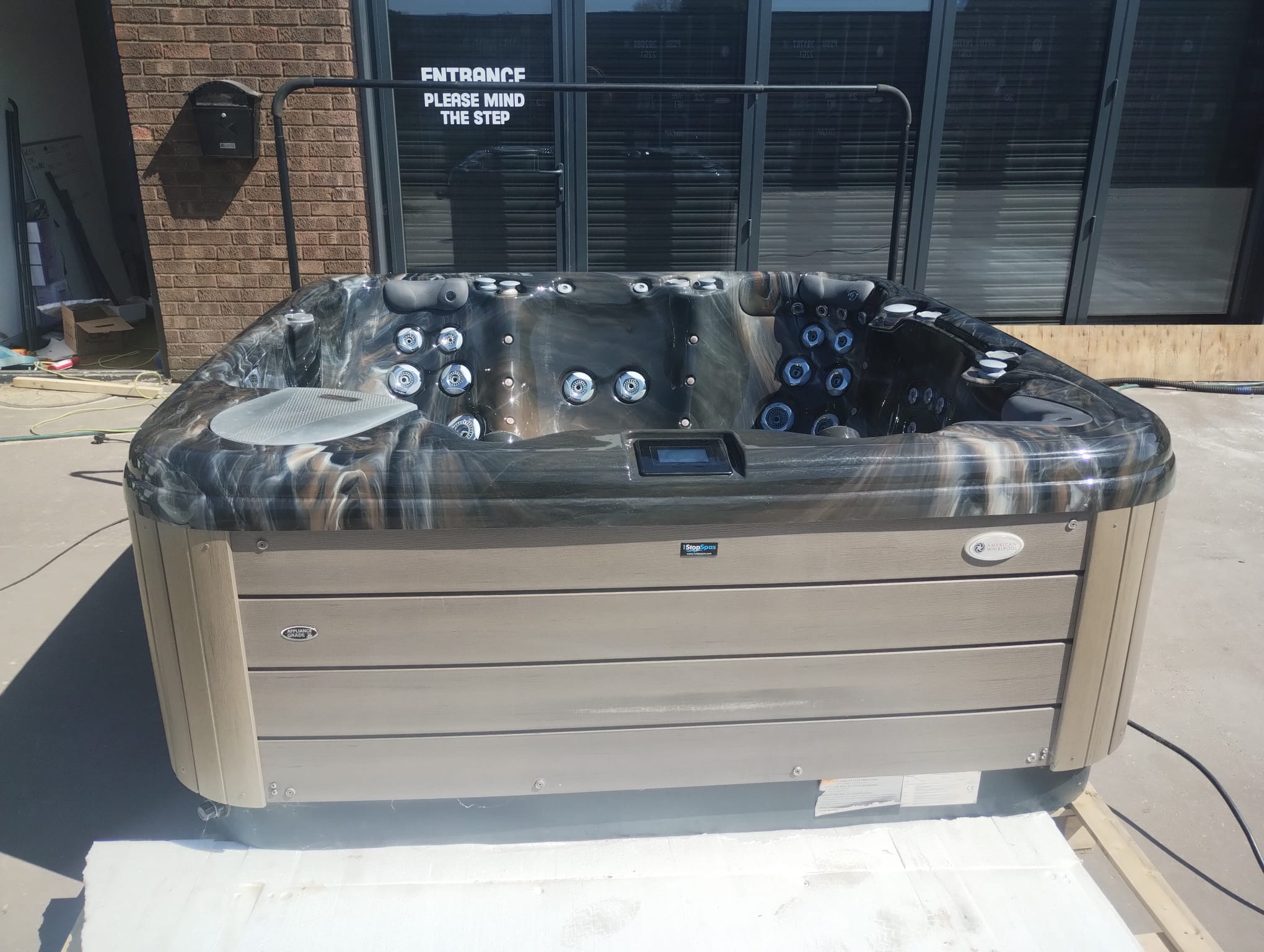 Crystal Shore 6 Person 5 Seater 1 Lounger Hot Tub - Image 5