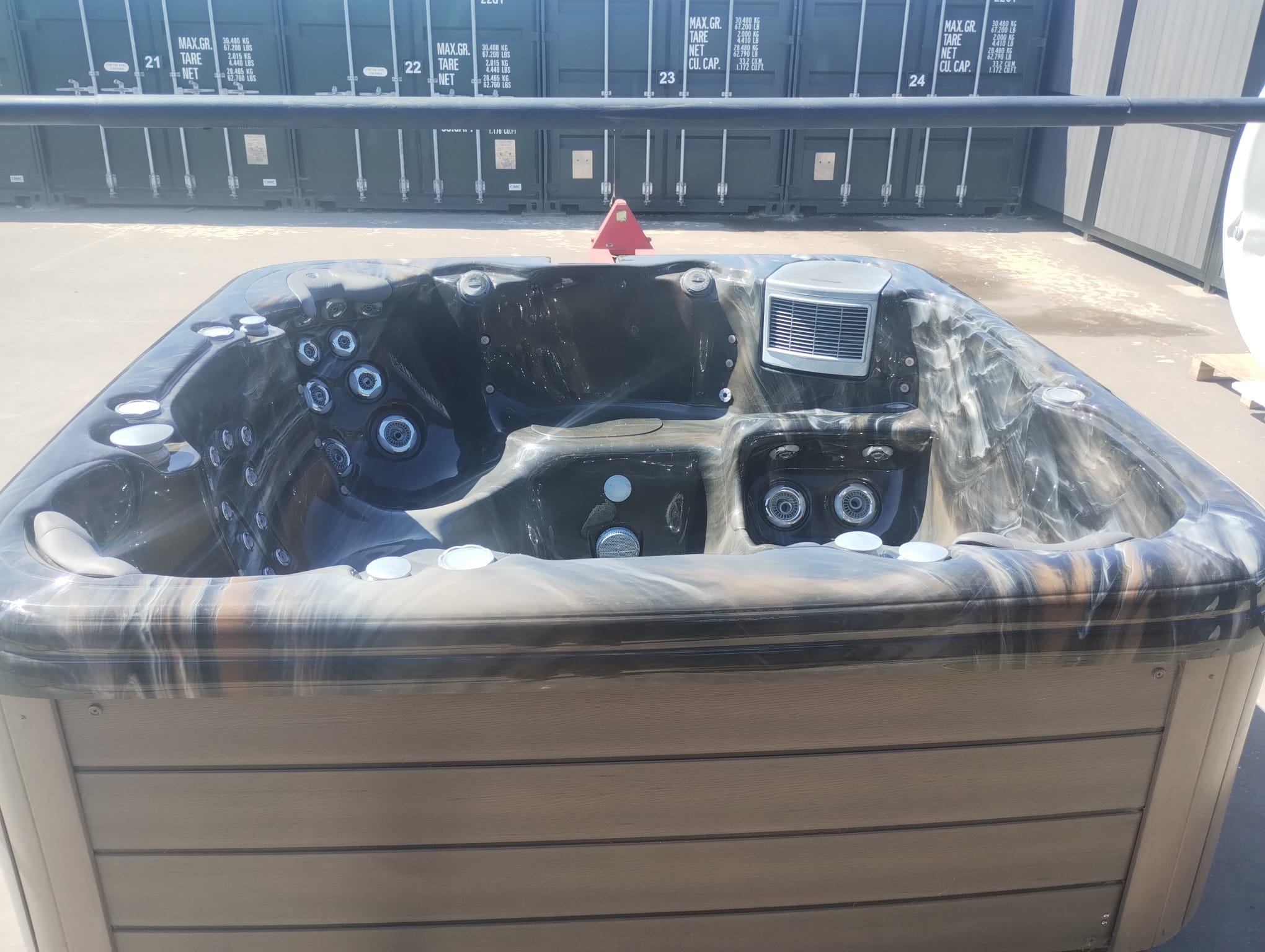 Crystal Shore 6 Person 5 Seater 1 Lounger Hot Tub - Image 3