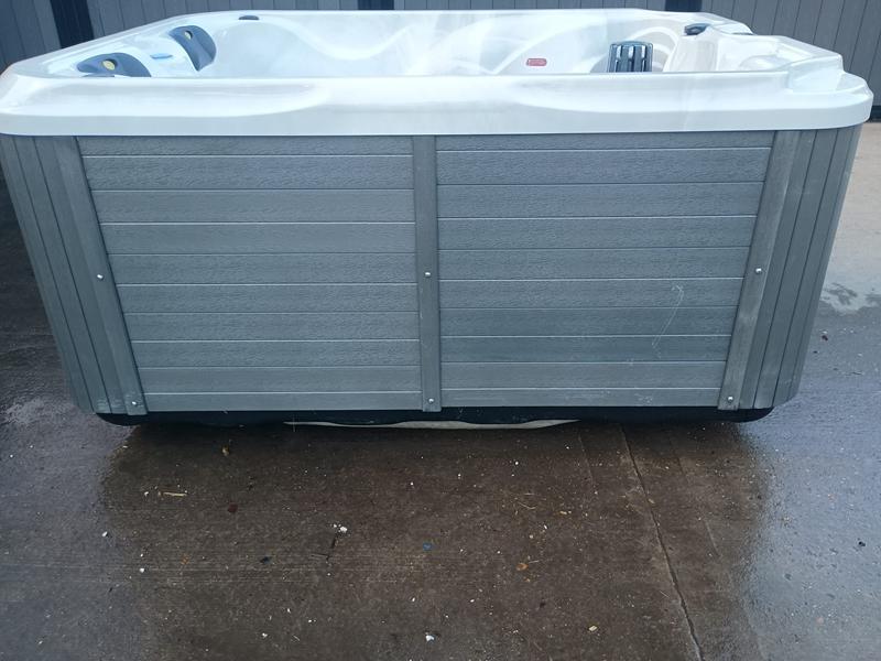 Twin Joys 3 Person 1 Seater 2 Lounger Hot Tub - Image 16