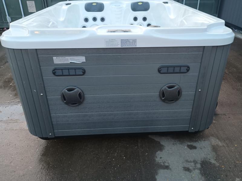 Twin Joys 3 Person 1 Seater 2 Lounger Hot Tub - Image 8