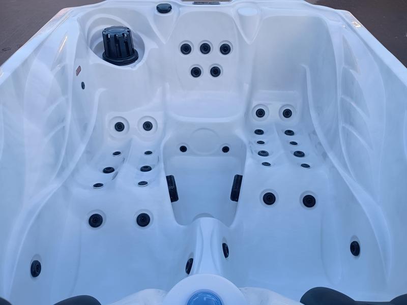 Twin Joys 3 Person 1 Seater 2 Lounger Hot Tub - Image 9