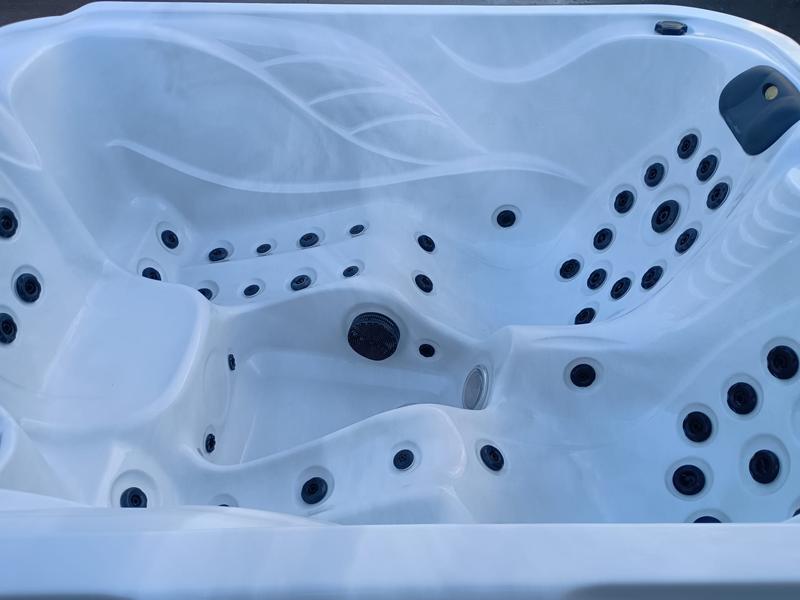 Twin Joys 3 Person 1 Seater 2 Lounger Hot Tub - Image 4