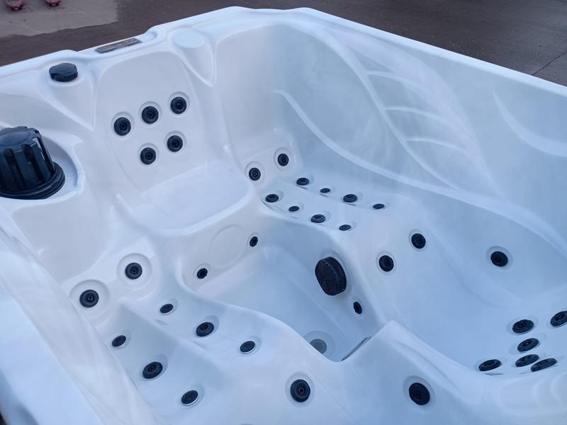 Twin Joys 3 Person 1 Seater 2 Lounger Hot Tub - Image 5