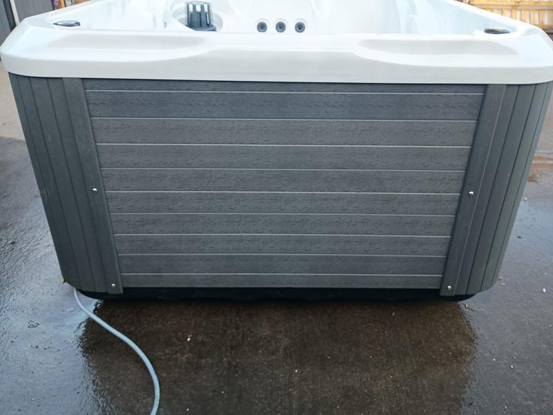 Twin Joys 3 Person 1 Seater 2 Lounger Hot Tub - Image 12