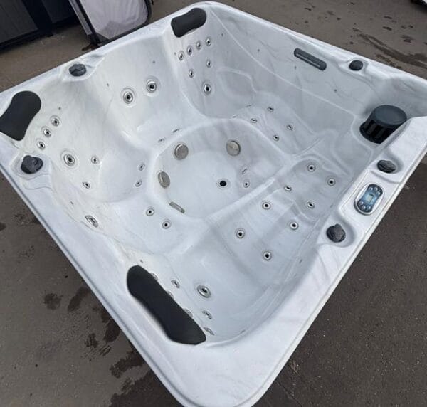 Platinum Spas Happy Hot Tub 5 Person 4 Seater 2 Lounger Hot Tub - Wild ...