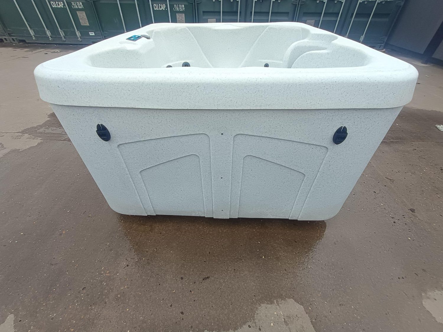 California Spa 13-Jet Malibu Roto Molded