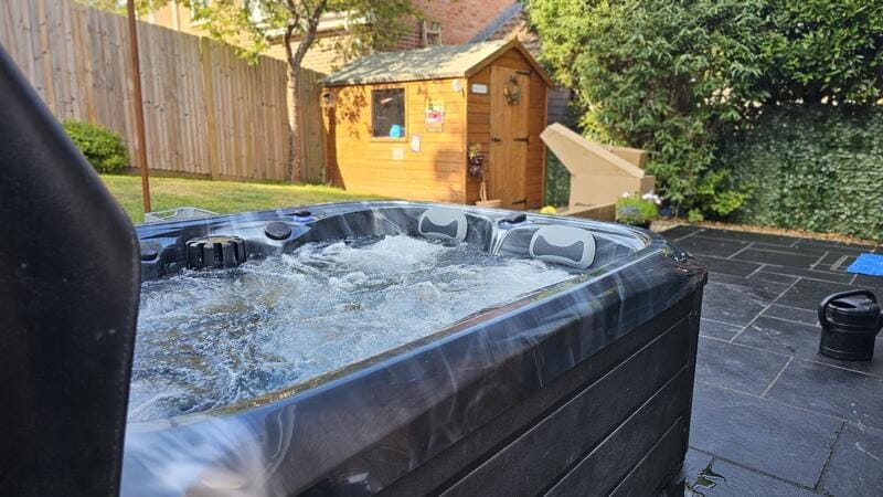 Pro Beach + 5KW Aquaintel Air Source Heat Pump - Image 5