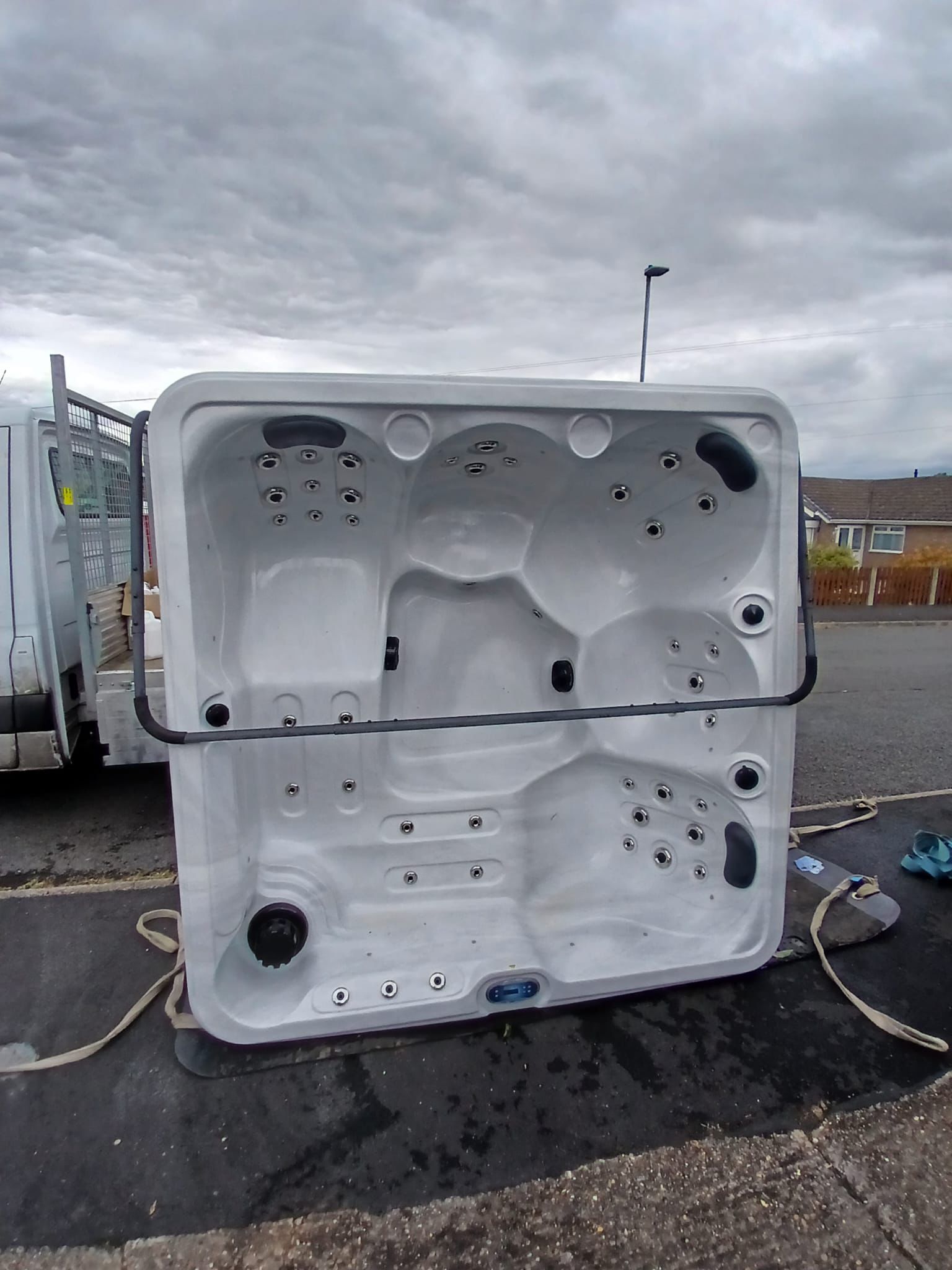 Atlantis Hot Tub - Image 8