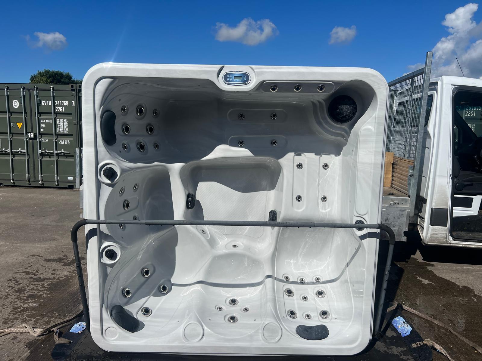 Atlantis Hot Tub - Image 6