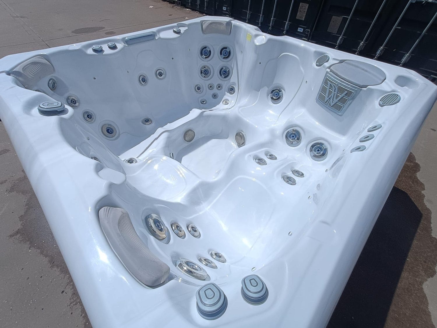 Malaga LifeDeluxe Hot Tub + 3kW heat pump