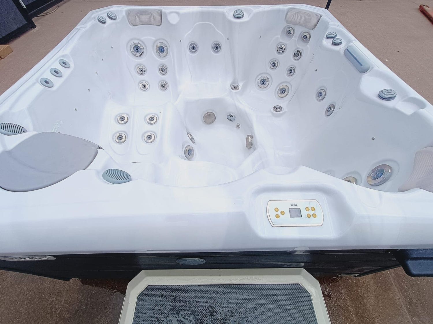 Malaga LifeDeluxe Hot Tub + 3kW heat pump