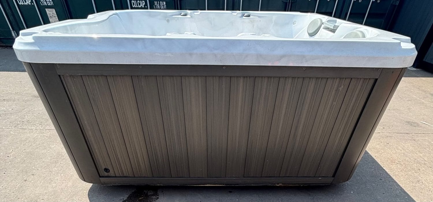 Jacuzzi J225