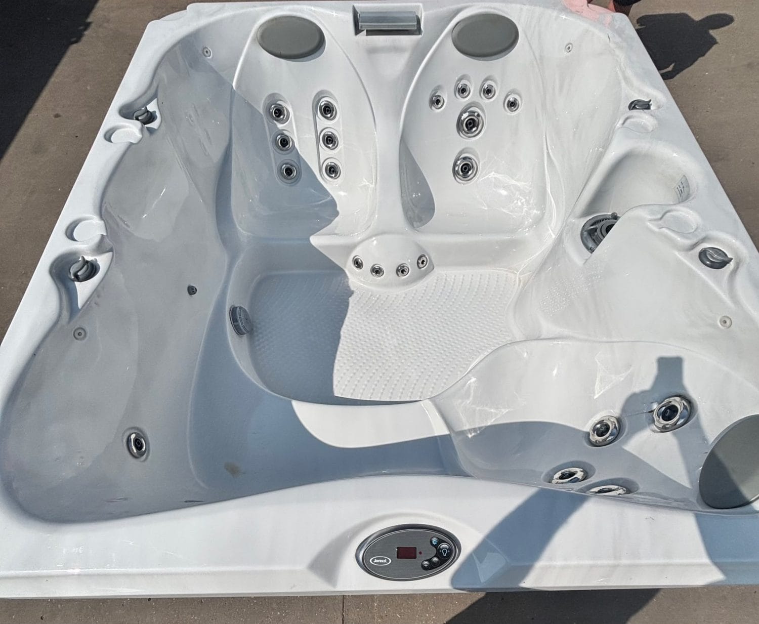 Jacuzzi J225