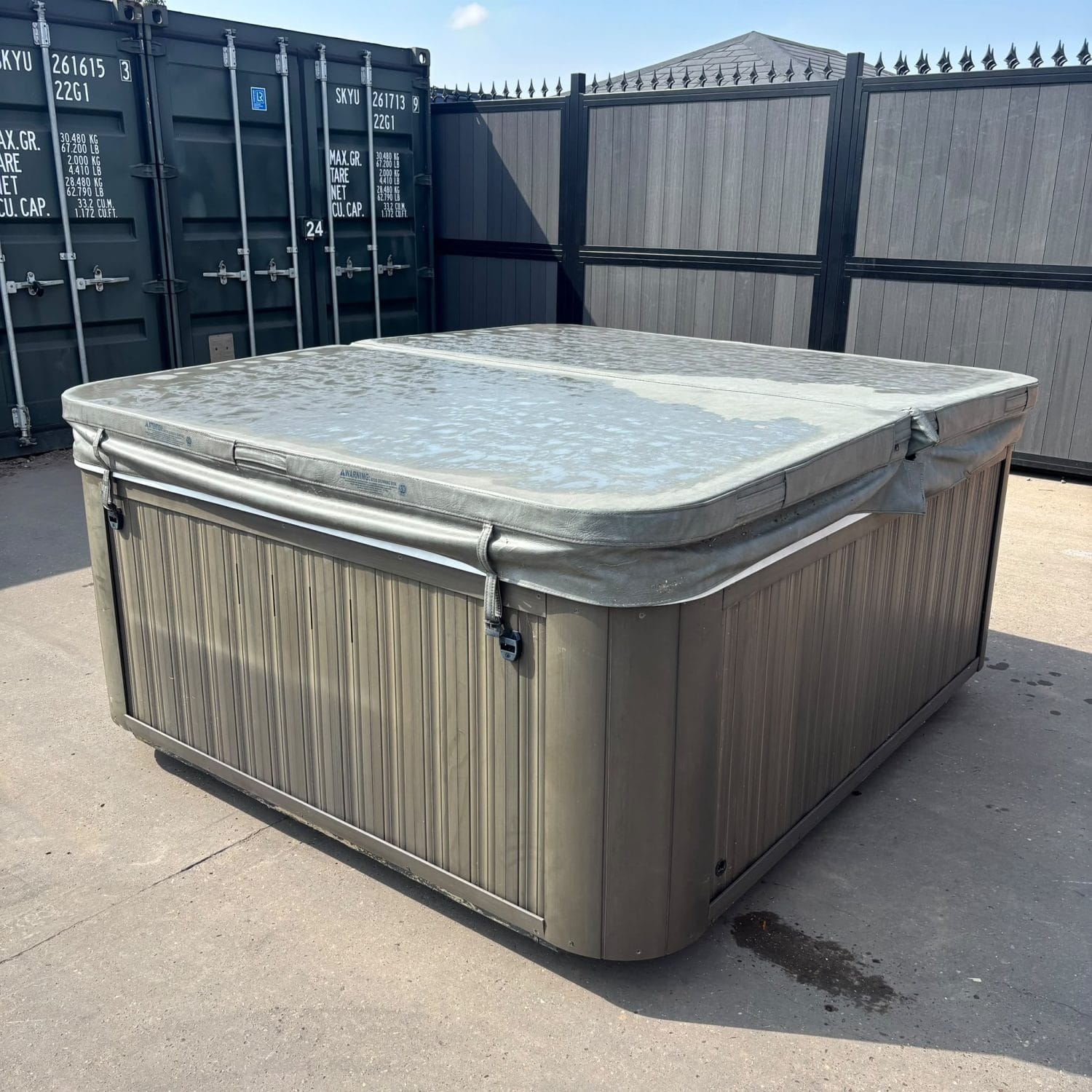 Jacuzzi J225