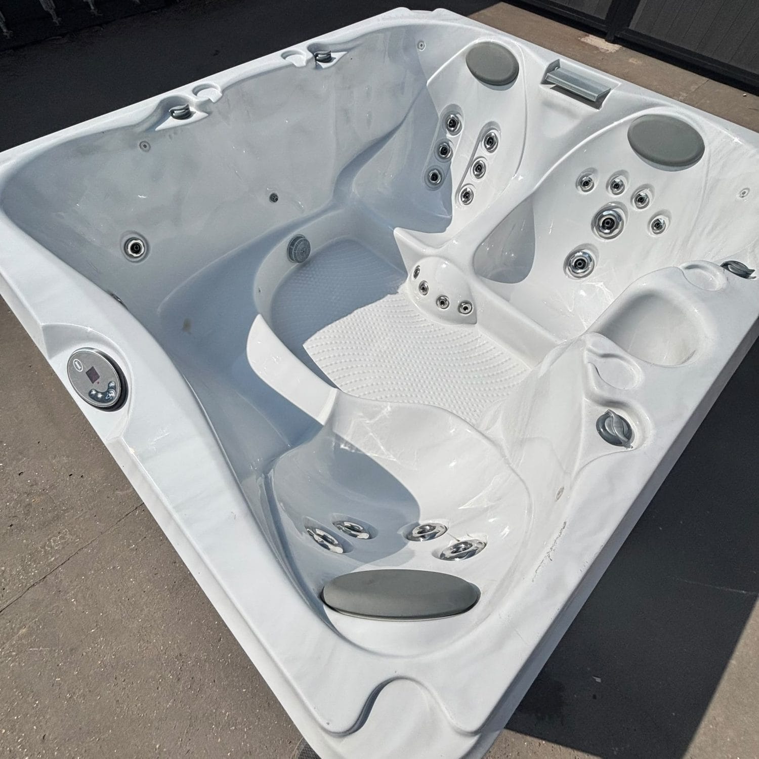 Jacuzzi J225