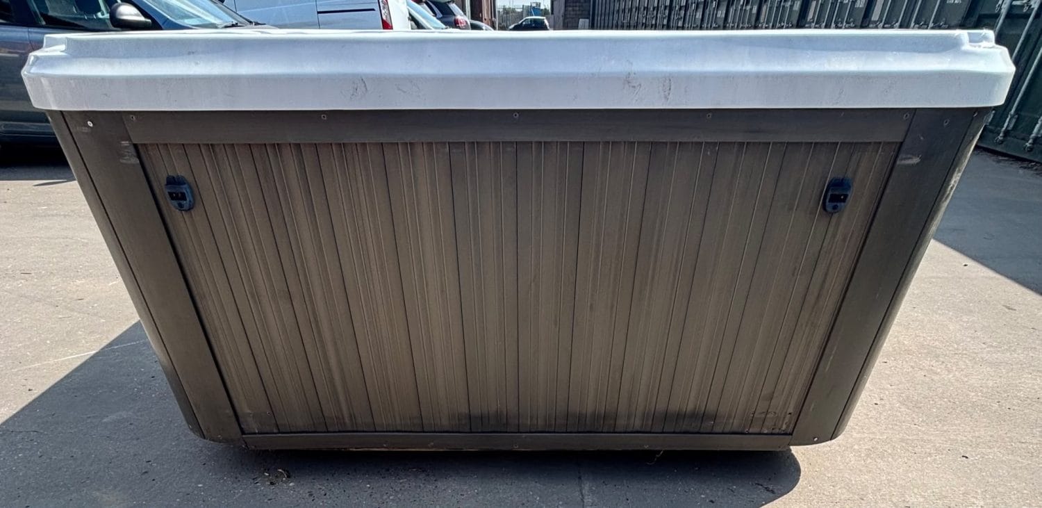 Jacuzzi J225
