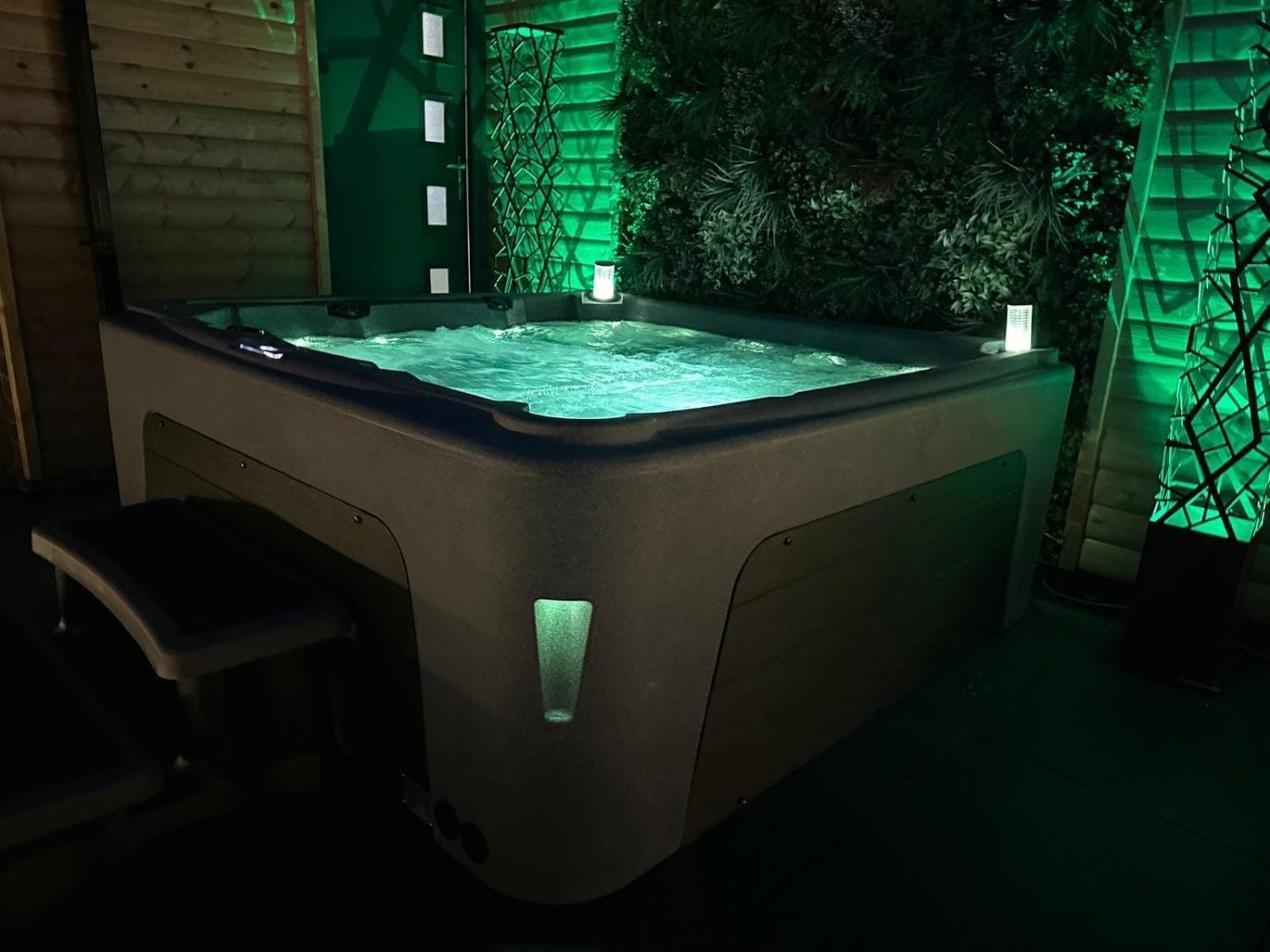Coral Lagoon 5 Person 3 Seater 2 Lounger Hot Tub