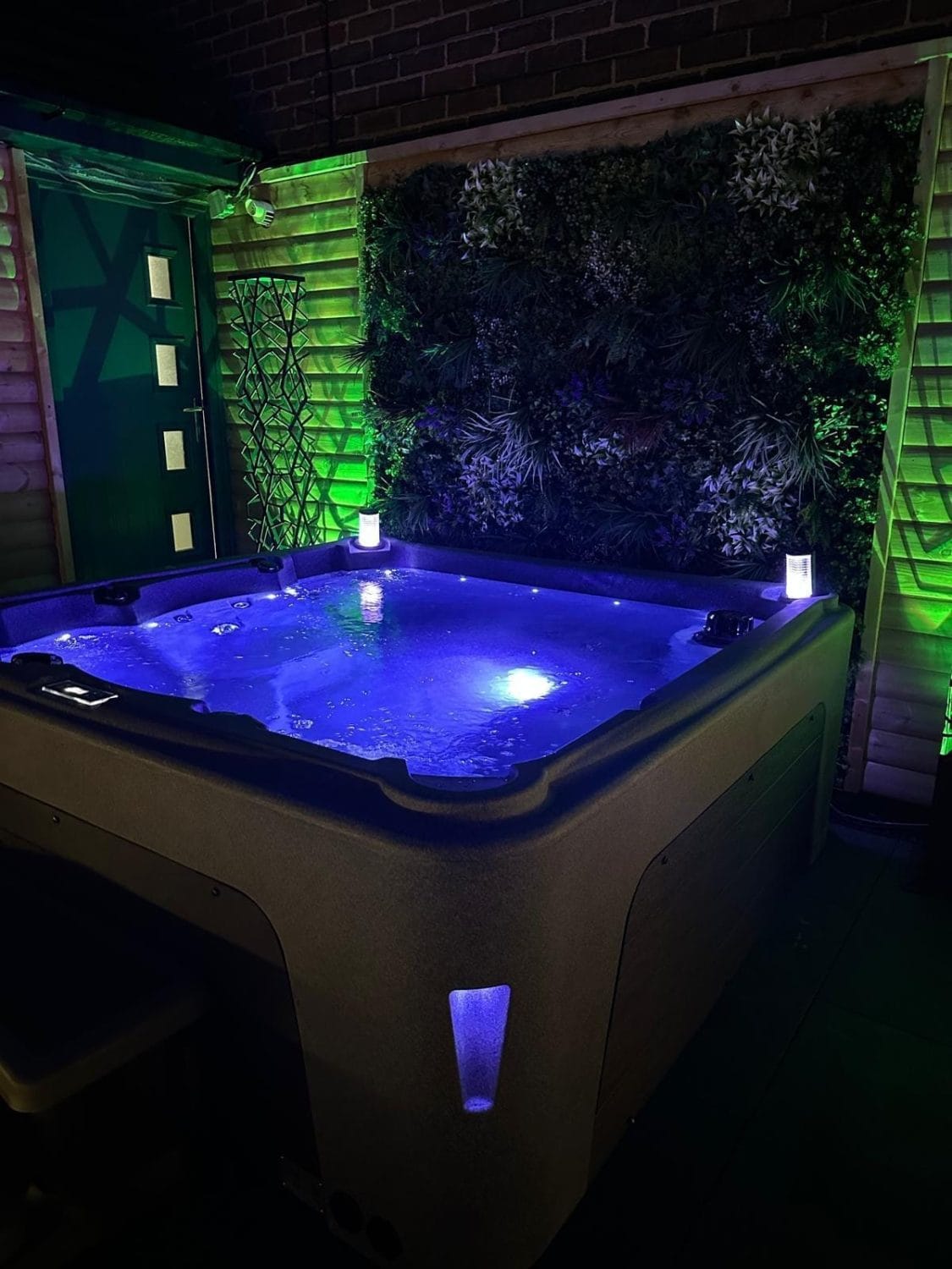 Coral Lagoon 5 Person 3 Seater 2 Lounger Hot Tub