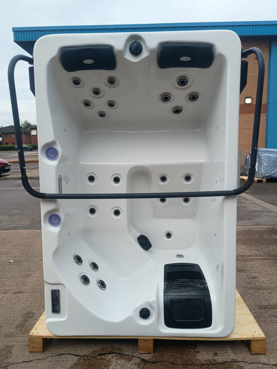 Adonis SE Hot Tub