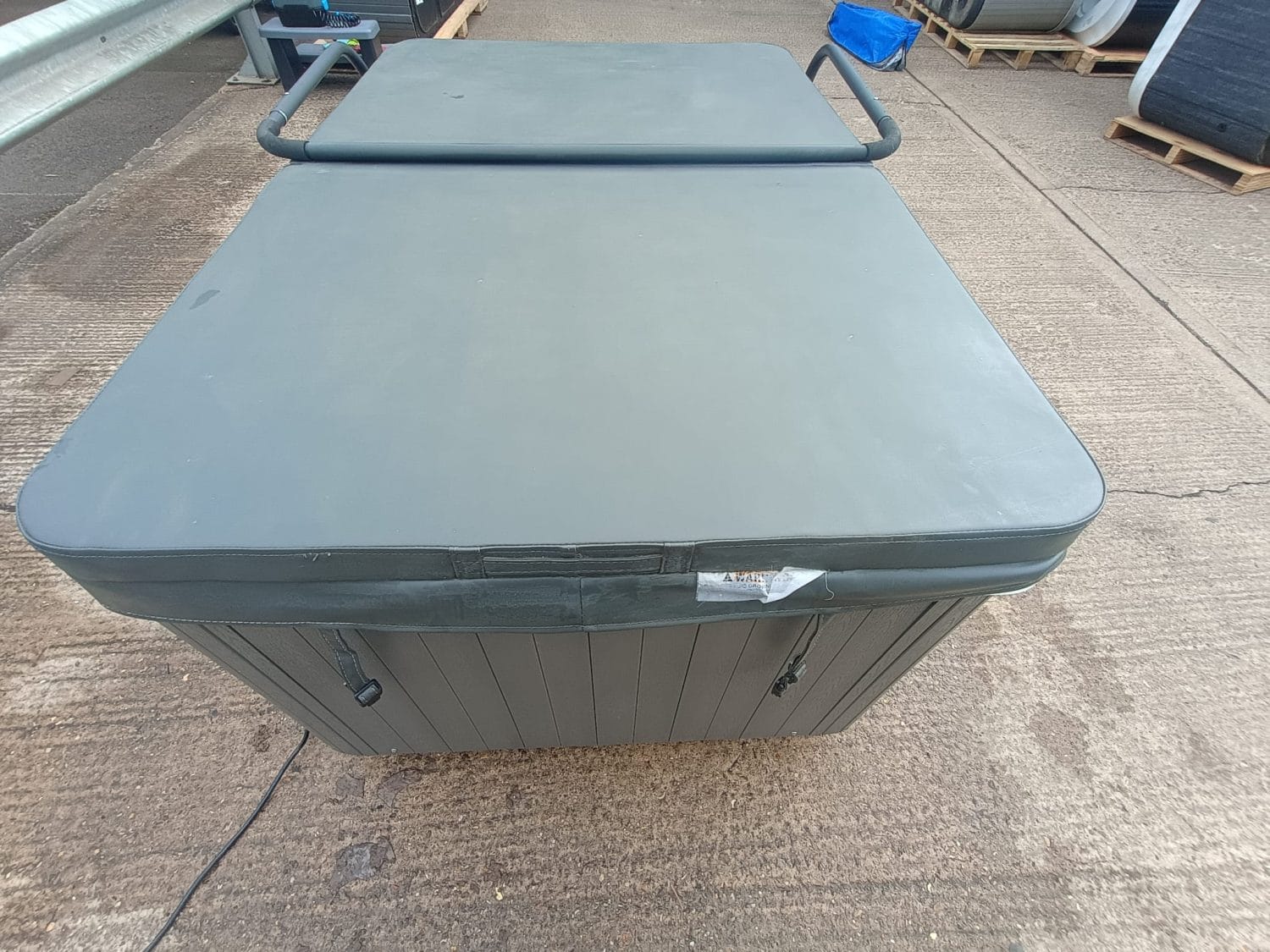 Adonis SE Hot Tub