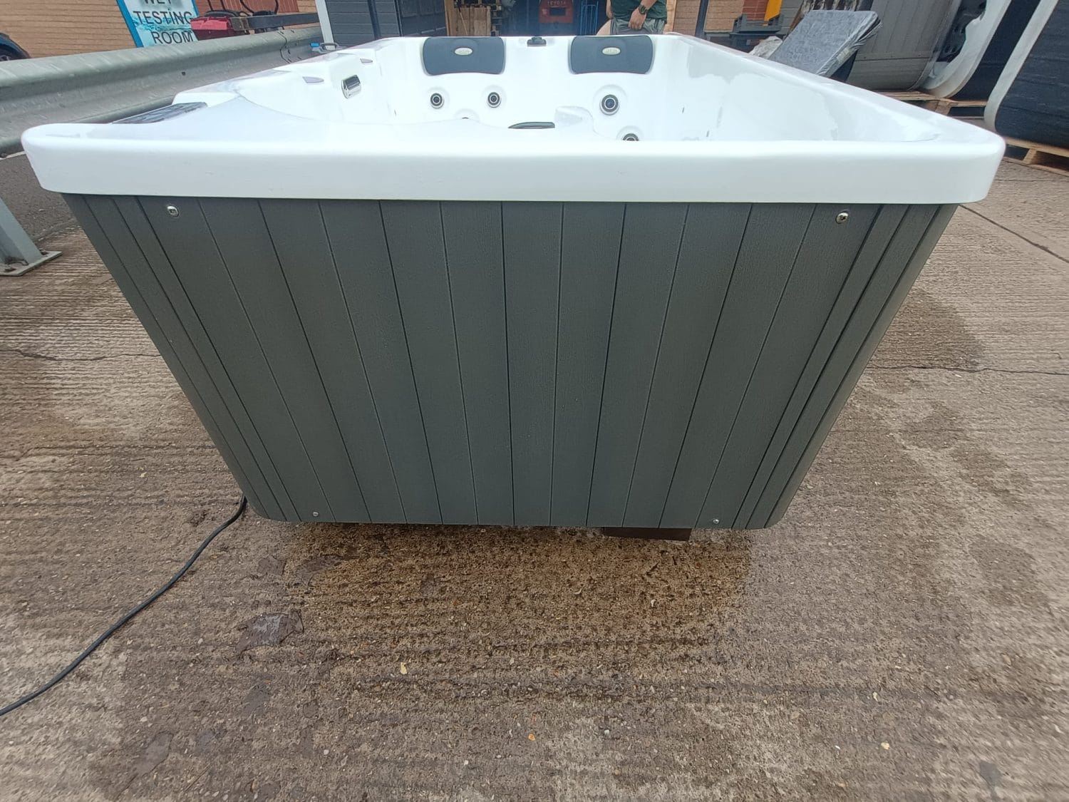 Adonis SE Hot Tub