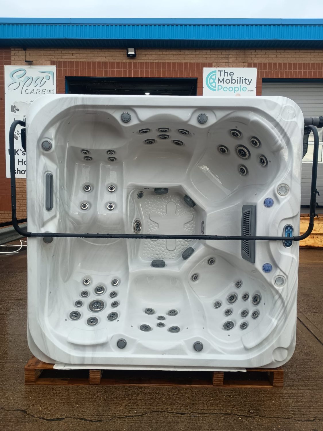 Hydro Active Spas SB366L LUX