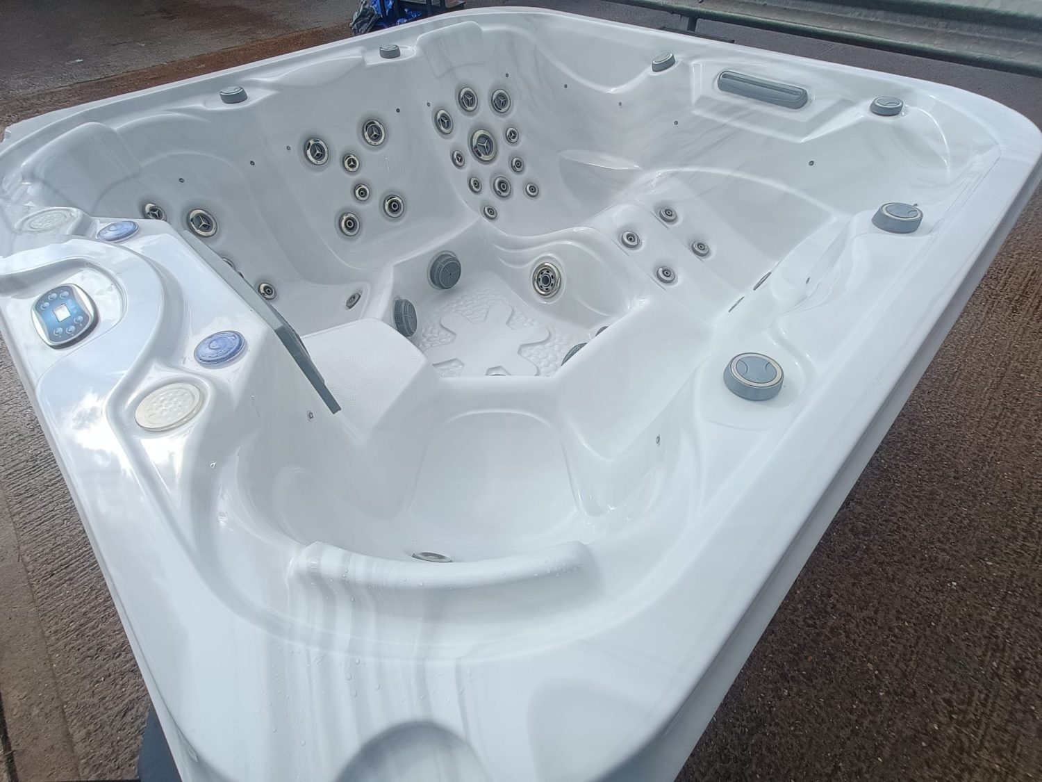 Hydro Active Spas SB366L LUX