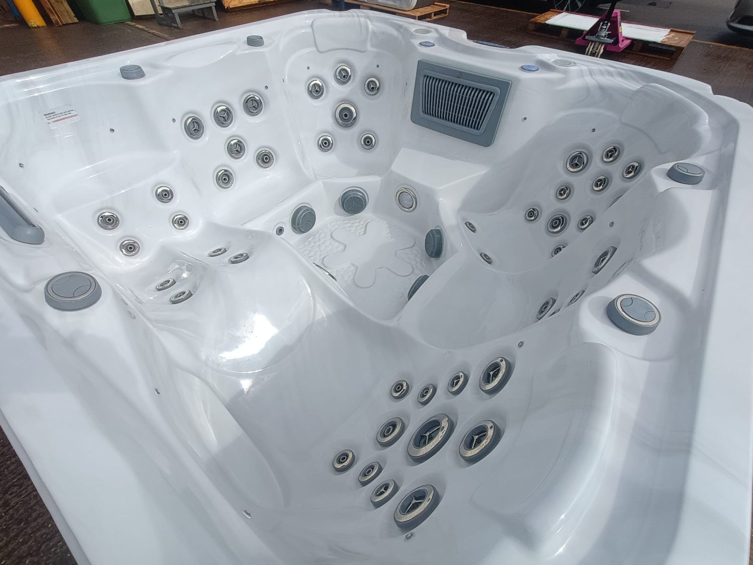 Hydro Active Spas SB366L LUX