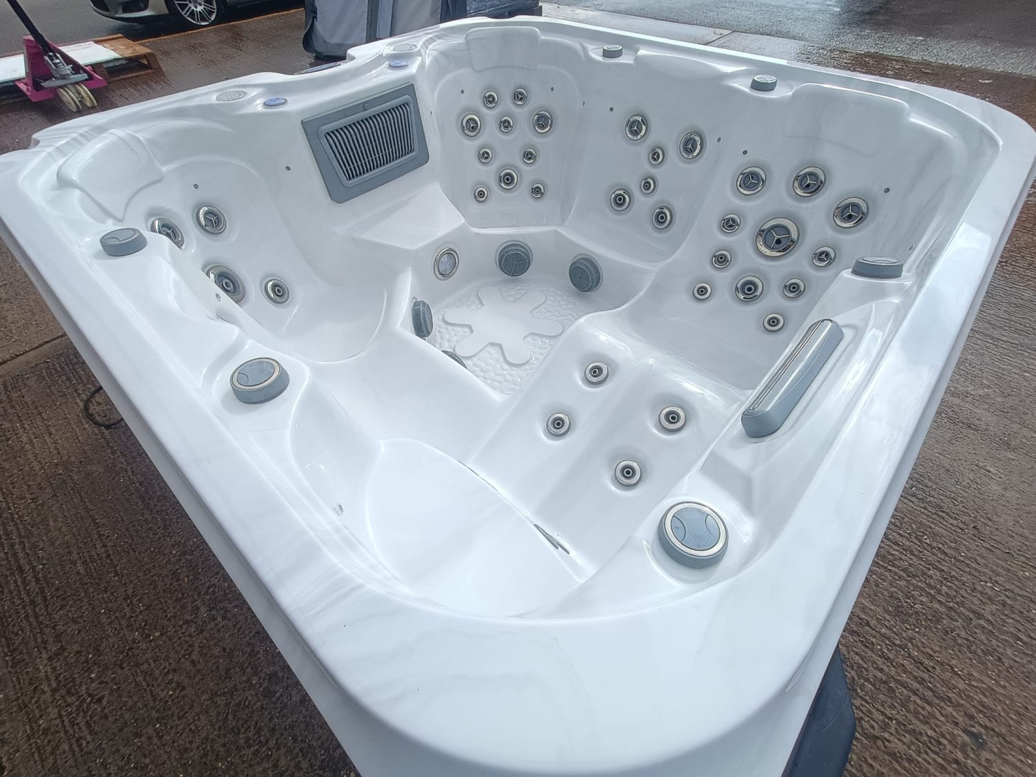 Hydro Active Spas SB366L LUX