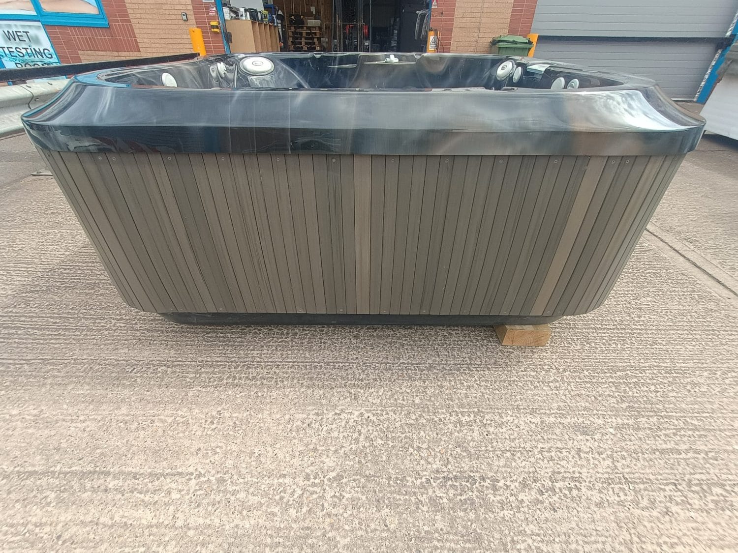 Jacuzzi J335