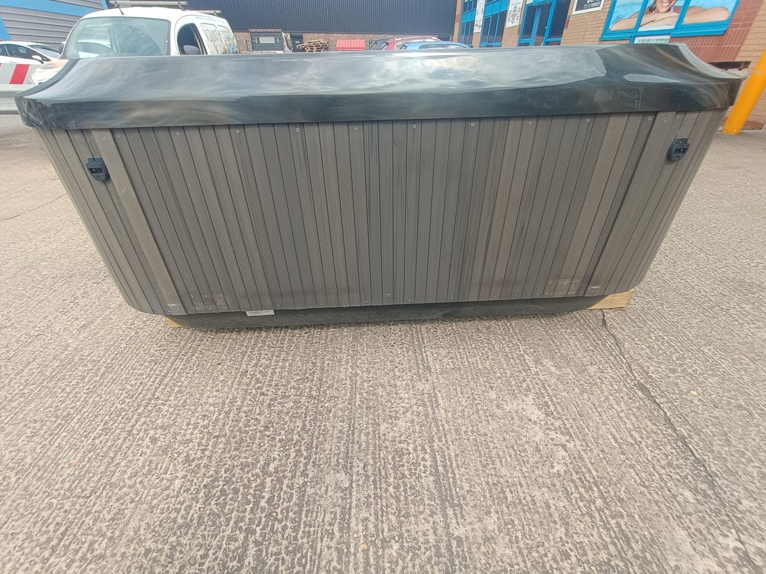 Jacuzzi J335