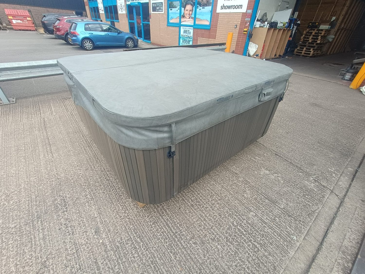 Jacuzzi J335