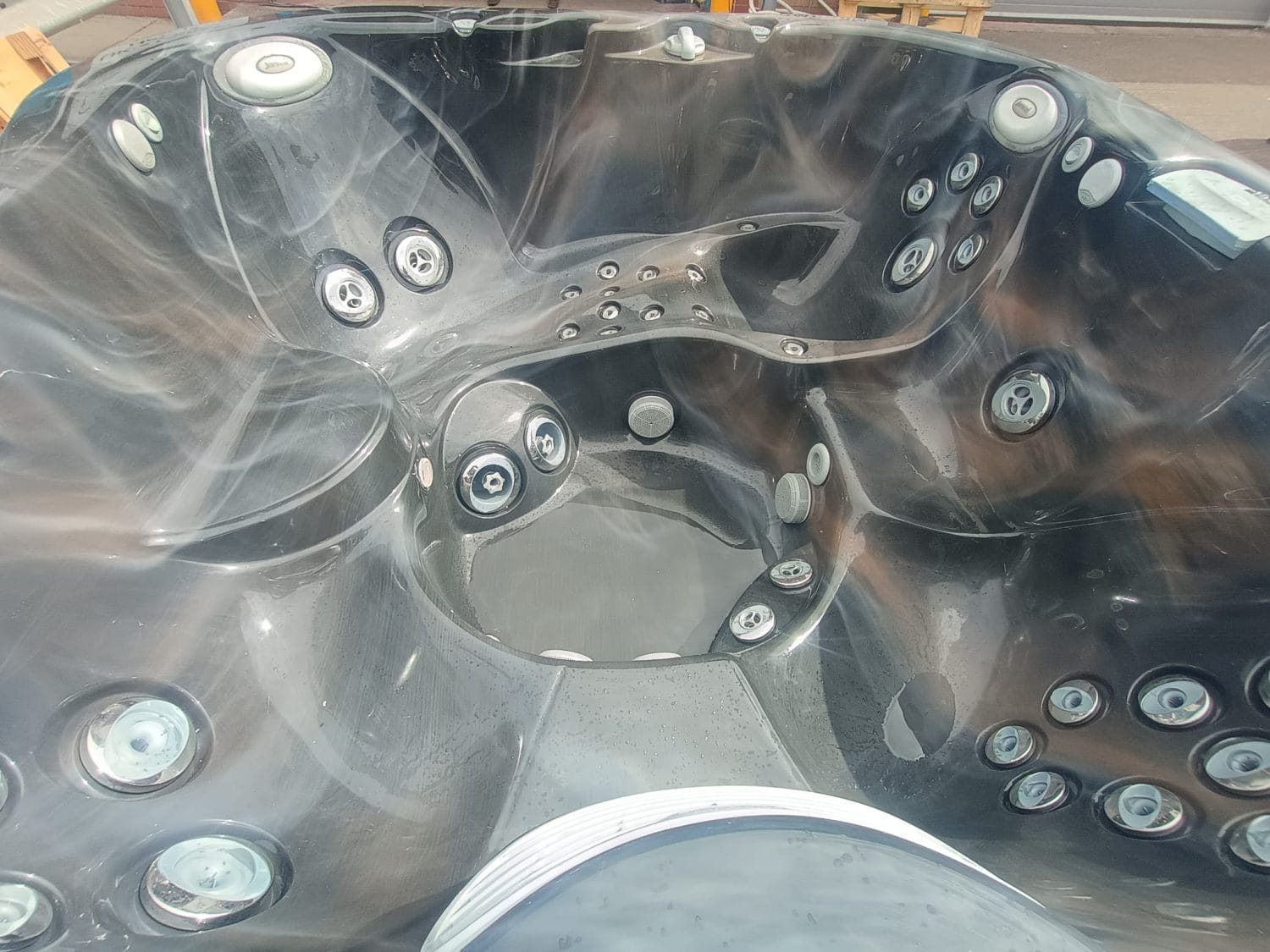 Jacuzzi J335