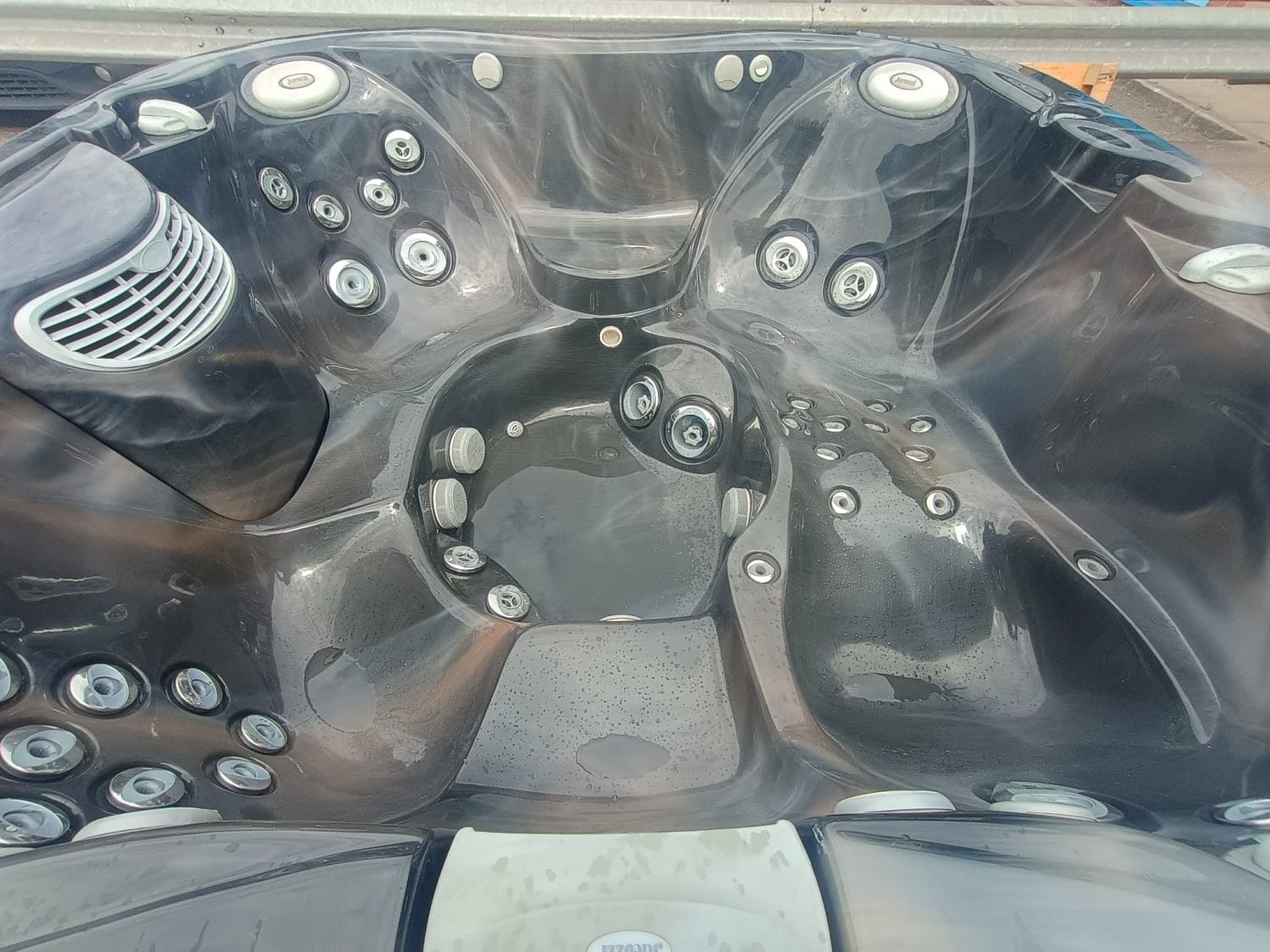 Jacuzzi J335