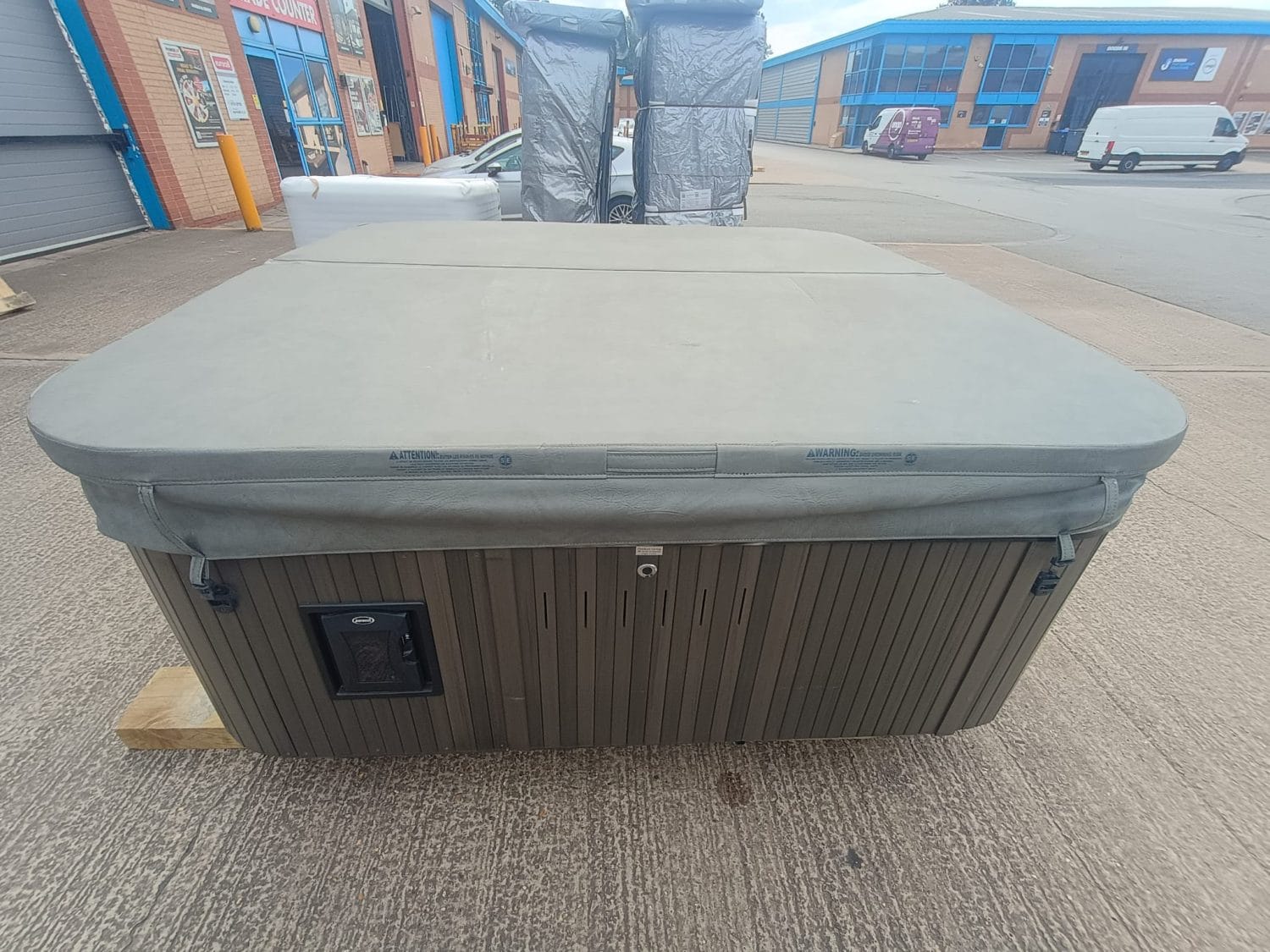 Jacuzzi J335