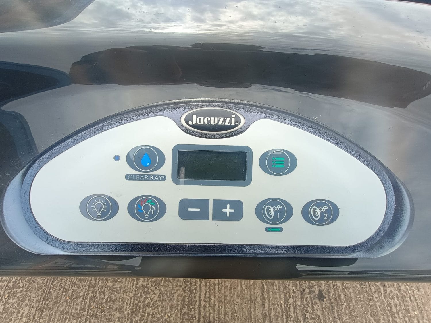 Jacuzzi J335