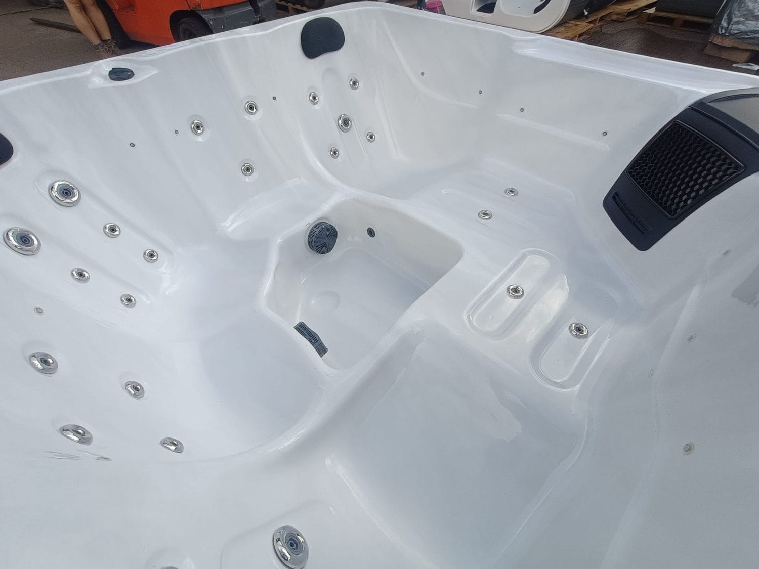 Orca Wave Hot Tub