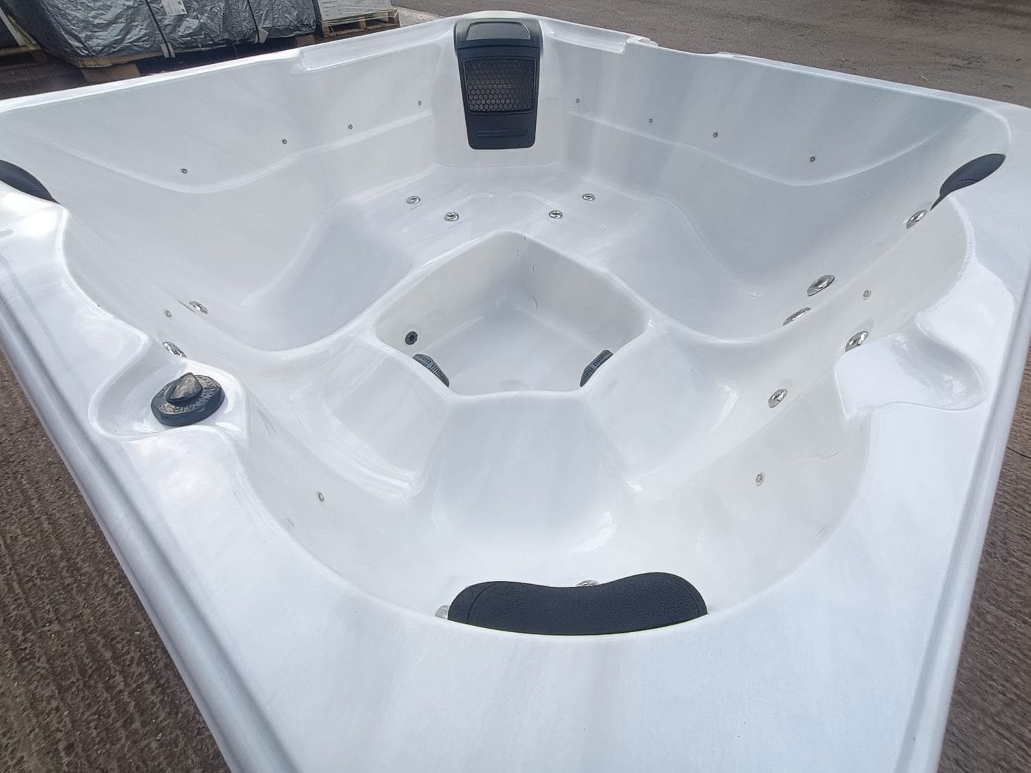 Orca Wave Hot Tub