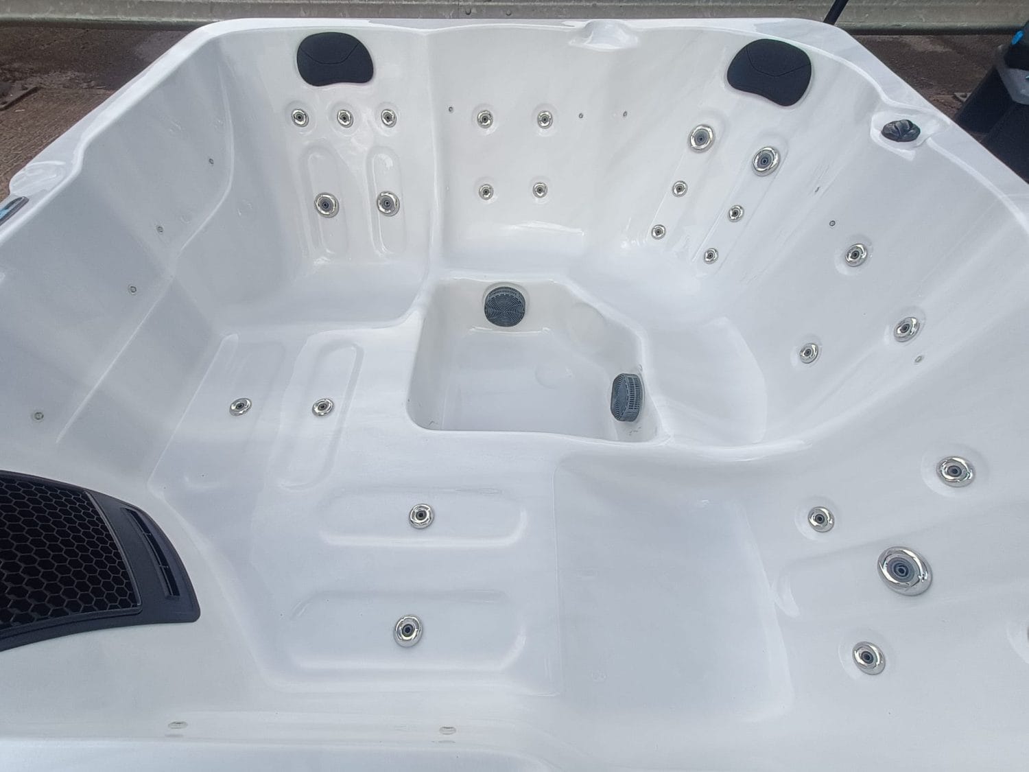 Orca Wave Hot Tub