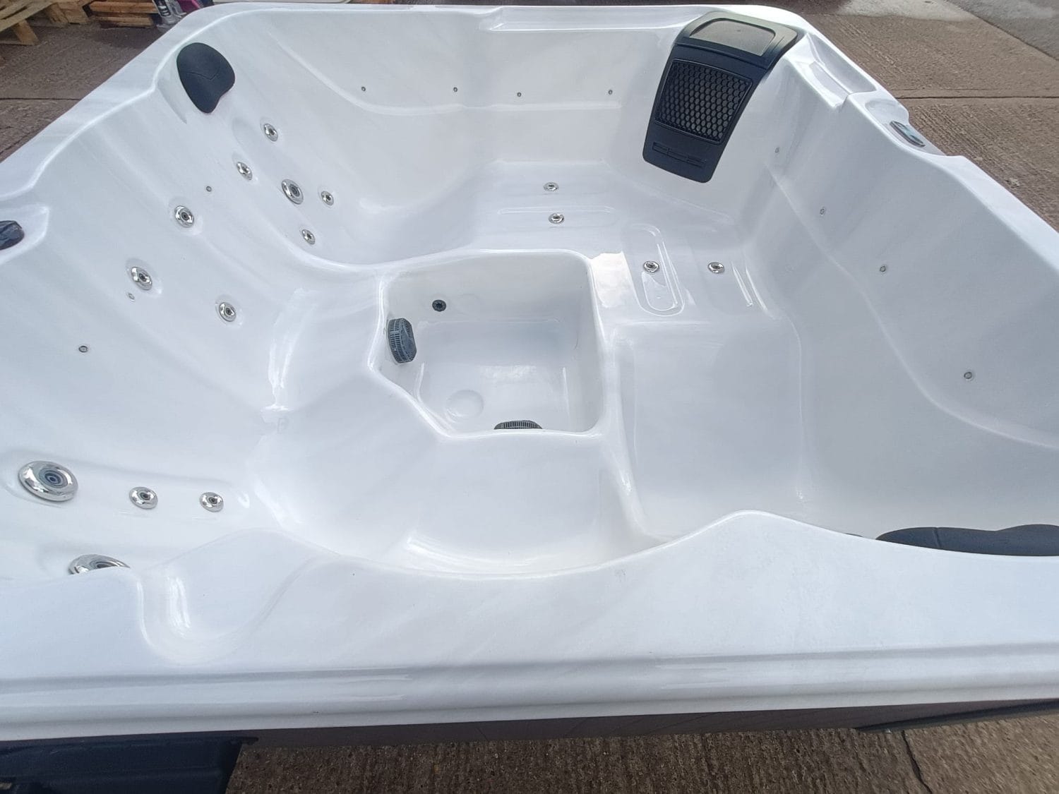 Orca Wave Hot Tub