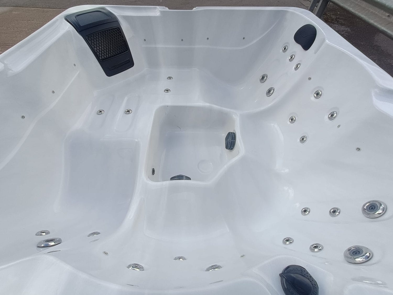 Orca Wave Hot Tub