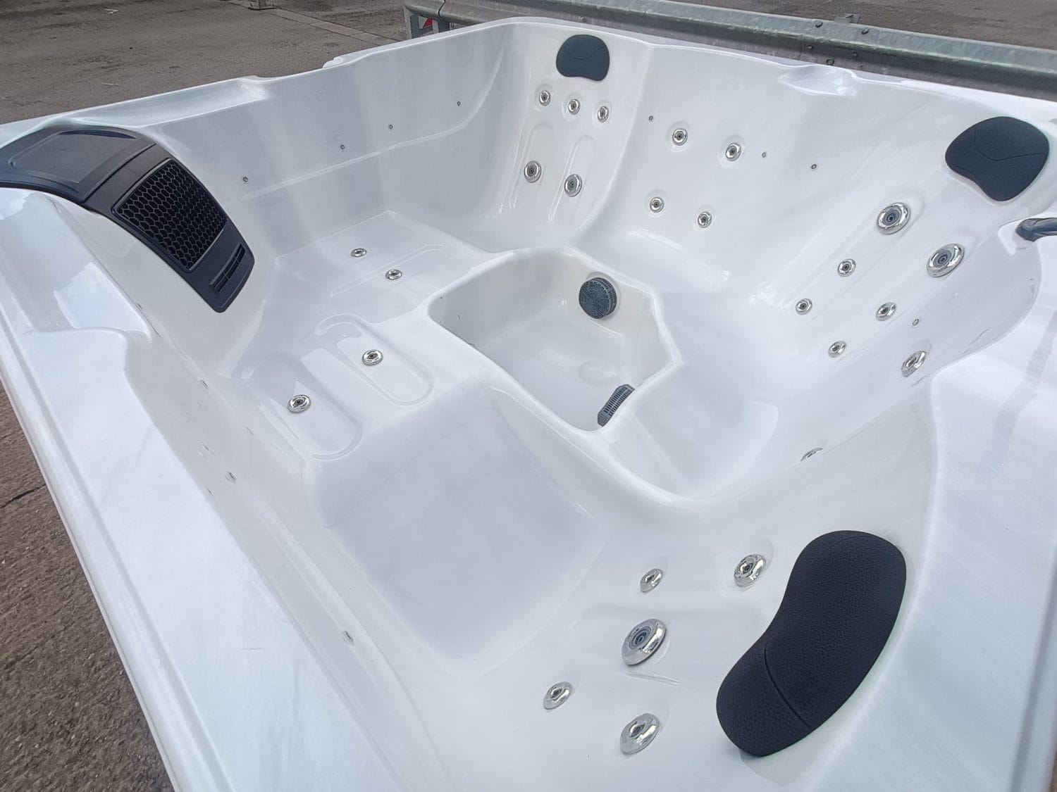 Orca Wave Hot Tub