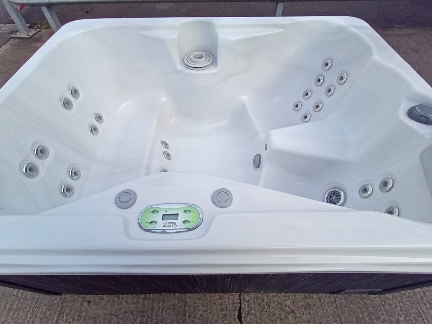 Garden Spa 4 Person Hot Tub