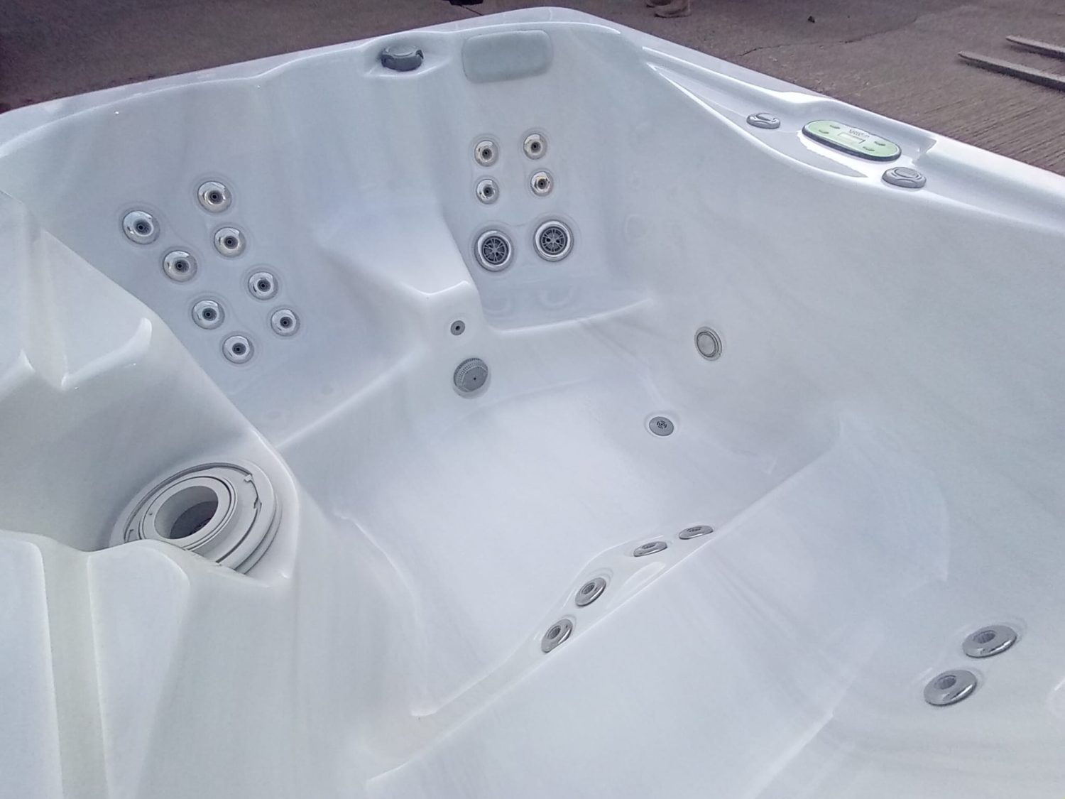 Garden Spa 4 Person Hot Tub